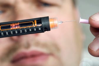 Mit einem so genannten Pen spritzen sich Diabetiker Insulin.