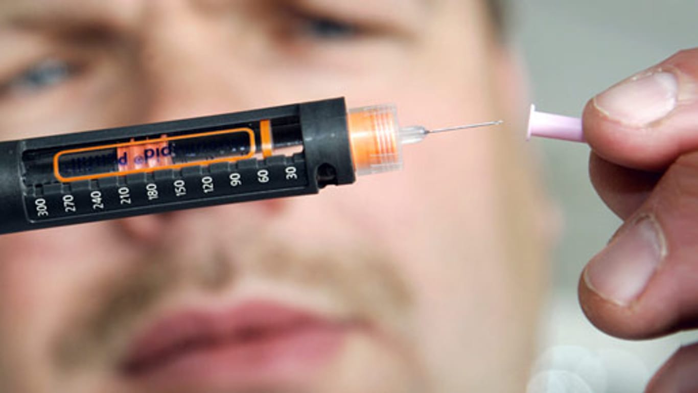 Mit einem so genannten Pen spritzen sich Diabetiker Insulin.