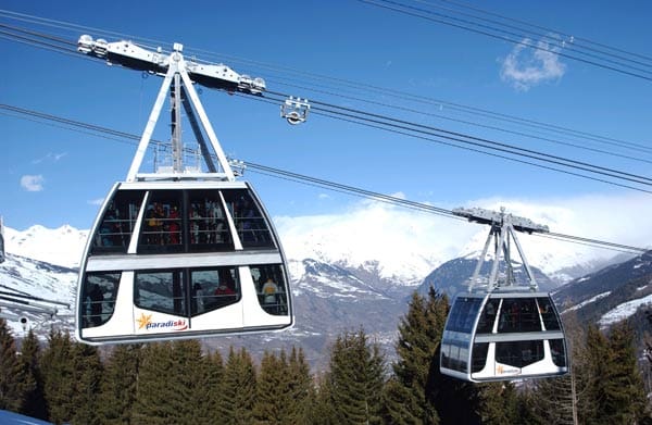 Der "Vanoisse Express" verbindet die Skigebiete Les Arcs und La Plagne.