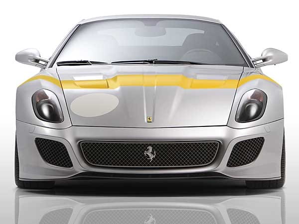 Die Leichtbau-Karosserie des Ferrari 599 GTO bleibt bis auf wenige Details unverändert.