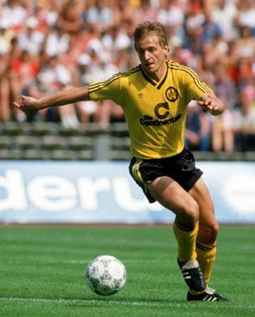 Das eine oder andere schwarz-gelbe Sternchen hat gegen die Bayern seinen großen Auftritt: So hofft ganz Dortmund auf eine große Karriere von Daniel Simmes, nachdem dieser 1987 beim 3:1-Sieg in München einen Doppelpack erzielt. Aber der junge Dortmunder kann sich nie richtig durchsetzen.