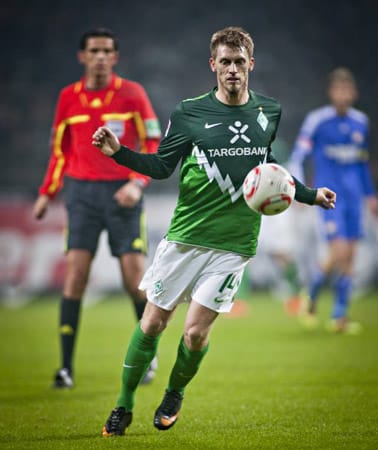 Aaron Hunt ist beim SV Werder Bremen der große Sündenbock für die verpatzte Saison 2010/2011. Nach seiner Einwechslung gegen Leverkusen pfiffen ihn die Fans aus. Hunt zeigte die richtige Reaktion und bereitete Prödls Ausgleichstreffer mustergültig vor.