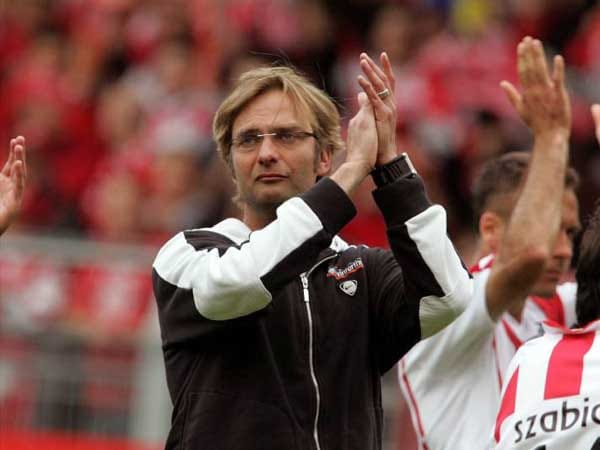 Im Jahr 2007 stand für den FSV Mainz und Jürgen Klopp der erste Abstieg aus der Bundesliga zu Buche. Doch trotz aller Enttäuschung: Der Trainer blieb unantastbar.