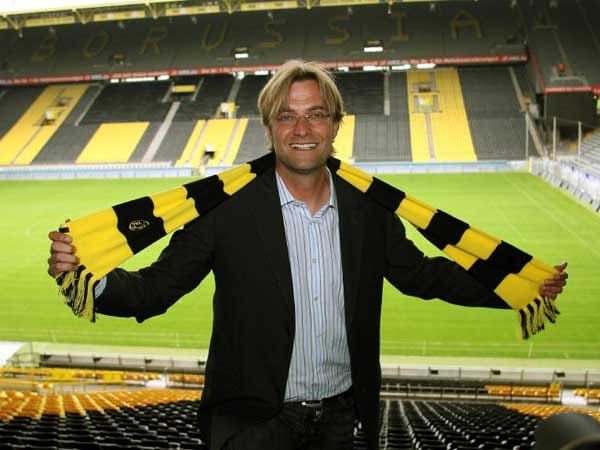 Doch auf den Fußballlehrer wartete eine neue Aufgabe: Die 2008 noch im Mittelmaß der Bundesliga dümpelnde Borussia aus Dortmund sollte von Klopp zurück in die Erfolgsspur geführt werden.
