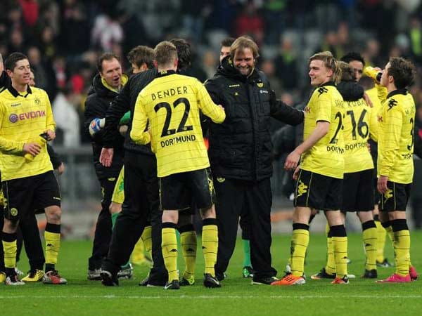 Ein wiederkehrendes Bild in der Saison 2010/2011: 23 Mal jubelte Jürgen Klopp inmitten seiner Jungs, den damals noch jungen Wilden von Borussia Dortmund, über einen Bundesliga-Sieg.