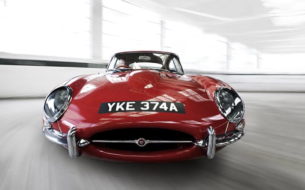 Der Jaguar E-Type wurde am 15. März 1961 im Genfer Restaurant du Parc des Eaux Vives der Weltpresse vorgestellt.