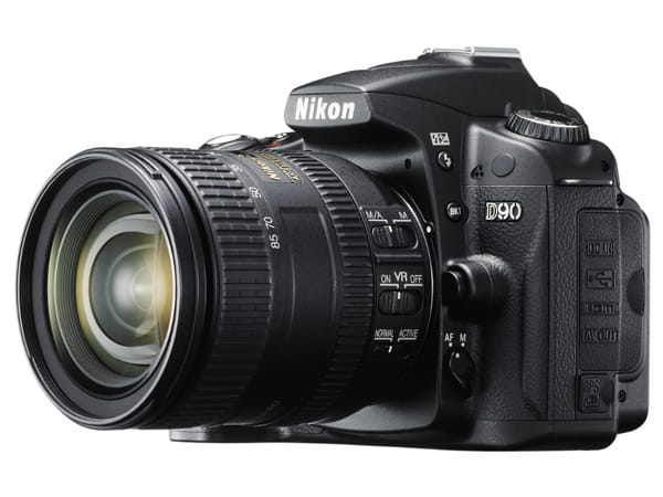 Die Nikon D90 war weltweit die erste DSLR-Kamera, die HD-Filme aufzeichnen konnte. Sie kostete bei ihrer Markteinführung über 950 Euro. Die neue D7000 ist die technische Nachfolgerin und deshalb ist die D90 mittlerweile für 600 Euro zu haben. Die Zeitschrift Fototest schreibt in Ausgabe 2/2011 über die D90: "„Die D90 kann mit der D7000 immer noch gut mithalten, erreicht aber in den meisten Testdisziplinen nicht ganz das Niveau der neuen Kamera. Gemessen am Preis ist die D90 aber Top!"