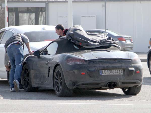 Erste Fotos vom noch getarnten Porsche-Roadster gibt es aber jetzt schon.
