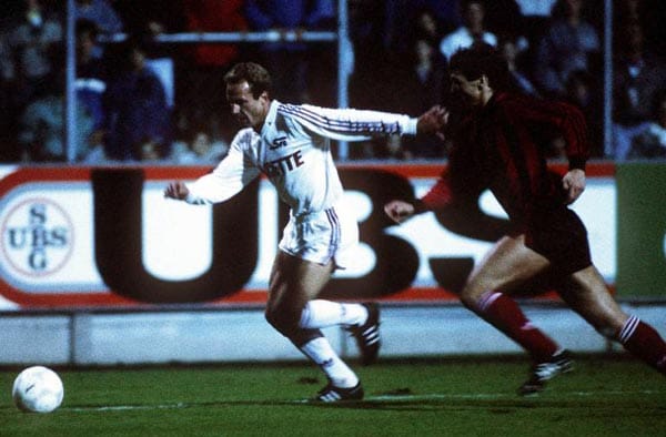Am Ende einer glanzvollen Karriere zog es Karl-Heinz Rummenigge in die Schweiz. Bei Servette Genf spielte er von 1987-89 - und das äußerst erfolgreich. In 50 Begegnungen erzielte er 34 Tore für Servette.
