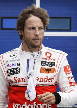 Jenson Button von McLaren-Mercedes verdient zwölf Millionen Euro pro Saison. Zu den acht Millionen Gehalt kommen noch vier aus Werbe-Verträgen.