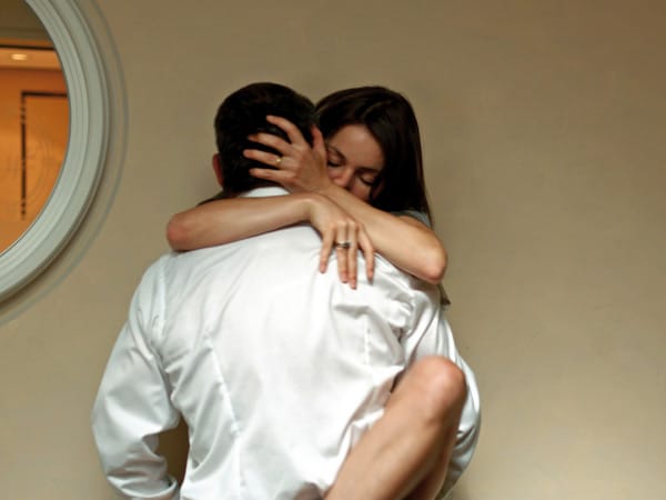 Während sie nur das Prickeln eines erotischen Abenteuers sucht, will sich Cordes nicht nur mit Sex zufriedengeben. Er will Svenja ganz besitzen. Während sie nur das Prickeln eines erotischen Abenteuers sucht, will sich Cordes nicht nur mit Sex zufriedengeben. Er will Svenja ganz besitzen.