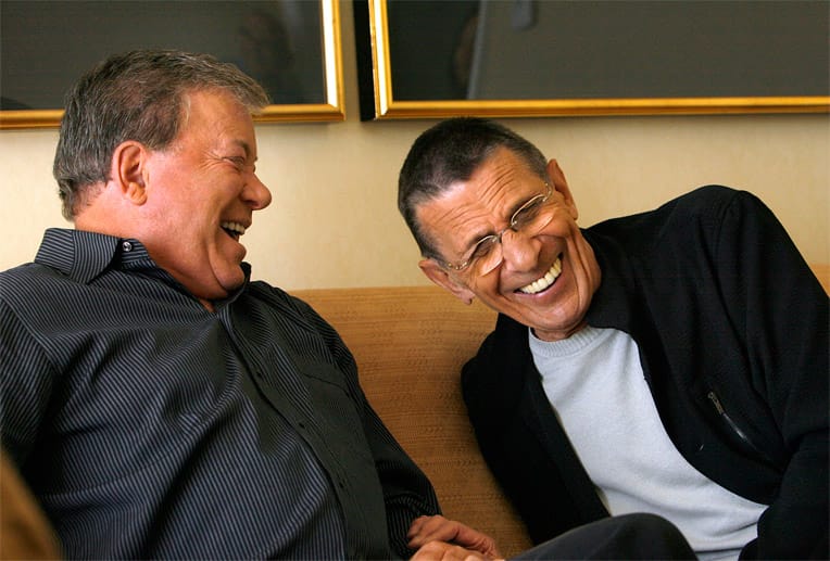 Gute Freunde: Auch heute noch verstehen sich William Shatner und Leonard Nimoy blendend und haben bei gemeinsamen Interviews sichtlich Spaß.