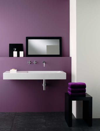 Extravagante moderne Wohnidee: Farbe von Jette Joop für das klassisch-moderne Bad: Auch Lila darf sein.