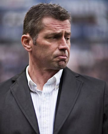 Michael Skibbe gewinnt mit Eintracht Frankfurt das richtungsweisende Spiel gegen den FC St. Pauli (2:1) und wird dennoch entlassen. Als Nachfolger steht Christoph Daum bereits parat.