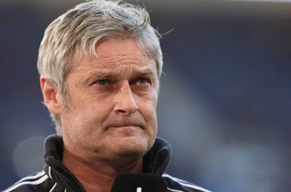 Nach nur einem Jahr muss Armin Veh den Hamburger SV wieder verlassen. Nach der 0:6-Schlappe beim FC Bayern München ist der Coach arbeitslos. Nach nur einem Jahr muss Armin Veh den Hamburger SV wieder verlassen. Nach der 0:6-Schlappe beim FC Bayern München ist der Coach arbeitslos.