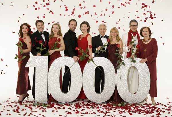 Die ARD-Telenovela "Rote Rosen" feierte die 1.000. Folge und ließ zum Jubiläum die Rosenblätter regnen.