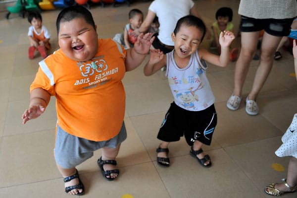 Trotz seines außergewöhnlichen Gewichts hat Lu Hao viele Freunde im Kindergarten.