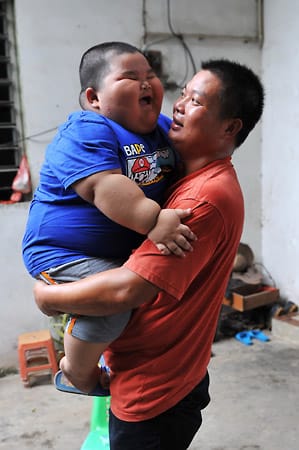 Sämtliche bisherigen Versuche Lu Hao auf Diät zu setzen, sind bisher gescheitert. "Wir müssen ihn gewähren lassen. Wenn wir ihm nichts zu essen geben, dann weint er die ganze Zeit", erklärt seine Mutter.