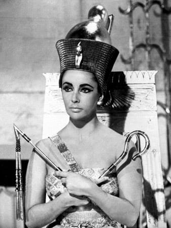"Cleopatra" (1953-1963): Wegen ihrer häufigen Erkrankungen dauerten die Dreharbeiten fast zehn Jahre. Die Diva kassierte die damals außergewöhnliche Gage von einer Million Dollar.