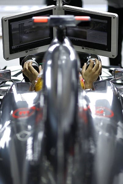Volle Konzentration im Freien Training: Lewis Hamilton kennt sich im McLaren-Cockpit schon bestens aus...