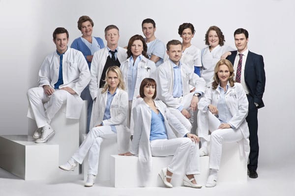 Am 4. April 2011 um 16.15 Uhr startet im ZDF die neue Telenovela "Herzflimmern - Die Klinik am See". Mit dabei sind einige bekannte Gesichter.