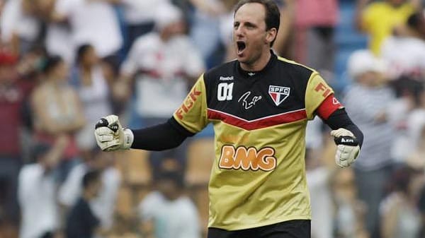 1. Platz: Freude über den Jubiläumstreffer! Der Brasilianer Rogério Ceni ist mit 103 erzielten Toren (46 Elfmeter, 57 Freistöße) der Top-Torjäger unter den Keepern.