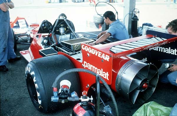 Noch so ein verrücktes Gefährt: 1978 sorgte Brabham mit dem BT 46 für Aufsehen. Der Ventilator am Heck sollte die Aerodynamik verbessern. Nachdem Niki Lauda gleich im ersten Rennen siegte, wurde der "Staubsauger" wieder verboten.