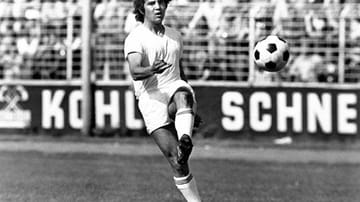 Seine fußballerische Jugend verbrachte Magath beim VfR Nilkheim und dem TV 1860 Aschaffenburg. Über den größeren Stadtrivalen Victoria Aschaffenburg landete Magath 1974 beim 1. FC Saarbrücken. Bei den Saarländern gelangen ihm insgesamt 29 Tore in 76 Spielen und der Bundesligaaufstieg 1976.