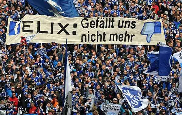 Das Projekt "Magath auf Schalke" scheiterte! Am 16. März 2011 wurde er beim Revierklub entlassen. Auch die Nähe zu den Anhängern durch einen Facebook-Account nützten dem Coach nichts. Die Fans spielten bei der Beurlaubung Magaths eine tragende Rolle.