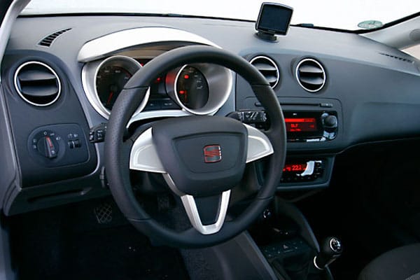 Cockpit im Seat Ibiza ST.