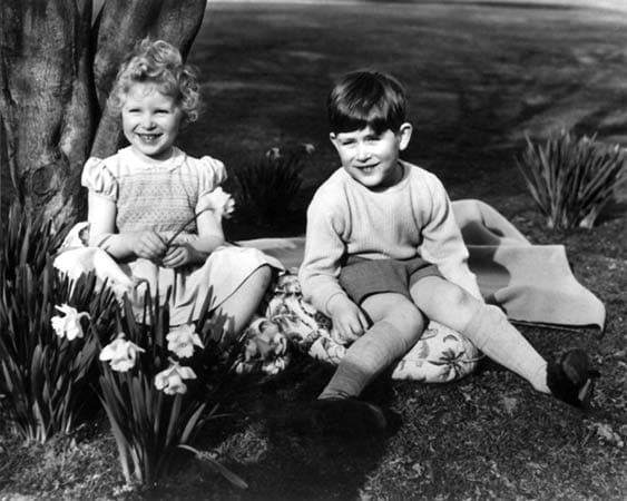 Prinzessin Anne und Prinz Charles im Jahr 1954.
