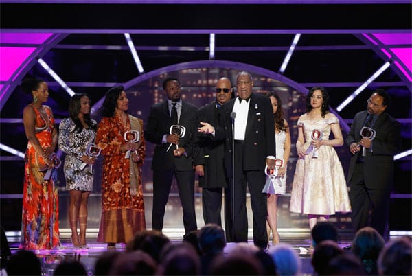 Gut 19 Jahre nach der letzten Folge der "Bill Cosby"-Show gab es 2011 ein Familientreffen. Bei der Verleihung der TV Land Awards erschienen die Huxtables fast vollzählig auf der Bühne. Na, erkennen Sie schon, wer wer ist?