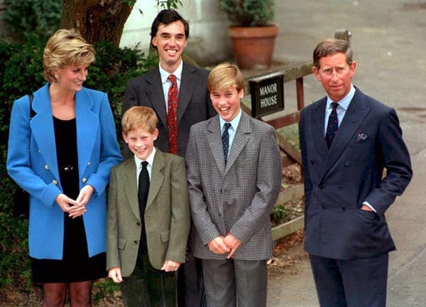 Lady Di, Prinz Charles, ihre Söhne Harry und William und Eton-Schuldirekt Andrew Gailey
