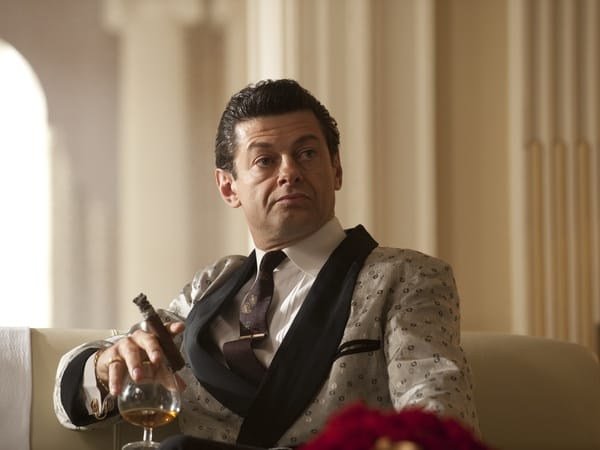 Der mächtige Mobster Colleoni (Andy Serkis) hat die Geschäfte in Brighton fest im Griff, doch genau auf dessen Territorium hat es Pinkies Gang abgesehen und geht zum Äußersten. Der mächtige Mobster Colleoni (Andy Serkis) hat die Geschäfte in Brighton fest im Griff, doch genau auf dessen Territorium hat es Pinkies Gang abgesehen und geht zum Äußersten.