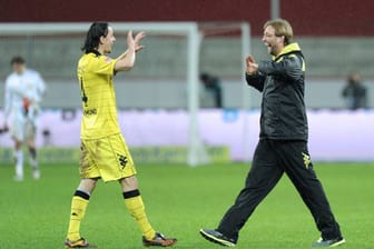 Neven Subotic (li.) und sein größter Förderer und Trainer Jürgen Klopp. Bei Borussia Dortmund dürfen sich die beiden ehemaligen Mainzer mittlerweile nicht nur Meister nennen, sondern auch in der Saison 2011/2012 in der Champions League mit den ganz Großen messen.