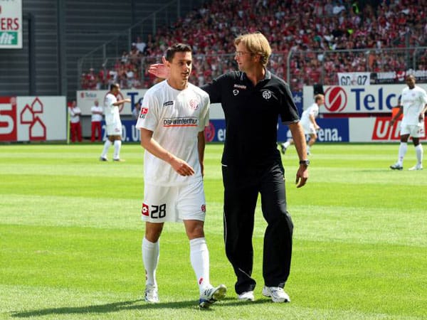 In Mainz holte Klopp seinen Schützling von den Amateuren zu den Profis und machte ihn direkt zum Stammspieler. Nachdem die Mainzer in der Saison 2007/2008 den Aufstieg verpasst hatten, folgte Subotic seinem Trainer zu den Dortmundern.
