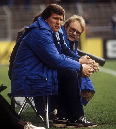 Doch mit dem Aus als Spieler ist die Heynckes' Karriere im Fußball noch lange nicht vorbei. Bereits 1978 macht er seinen Trainerschein, um 1979 Udo Lattek als Trainer von Borussia Mönchengladbach abzulösen. Mit seinen 34 Jahren, ist der ehemalige Stürmer der bis dahin jüngste Cheftrainer der Bundesliga.
