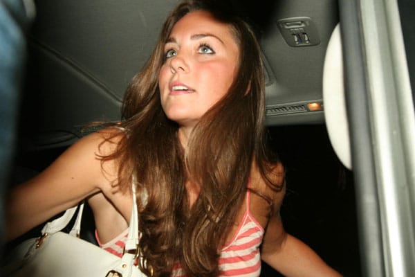 Kate im knappen Trägertop. Das Bild stammt ebenfalls aus dem Jahr 2007. Kate im knappen Trägertop. Das Bild stammt ebenfalls aus dem Jahr 2007.