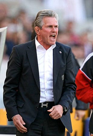 In der Saison 2010/2011 führt Heynckes den Werksklub zur Vize-Meisterschaft hinter Borussia Dortmund.