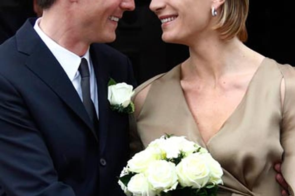 Im April 2011 heirateten Maria Riesch und Marcus Höfl standesamtlich in Garmisch-Partenkirchen. Riesch trug ein braun-goldenes Kleid.