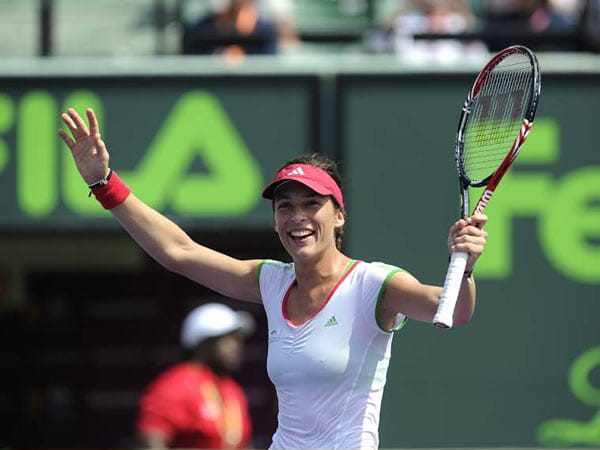 Der Aufstieg der Darmstädterin setzt sich fort. In Miami schlägt sie in Caroline Wozniacki die Nummer eins der Welt und gesellt sich zu den besten 20 Tennis-Spielerinnen.