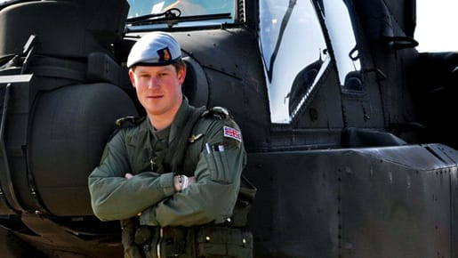 Prinz Harry darf jetzt einen Apache-Kampfhubschrauber ohne Beisein eines Ausbilders fliegen.