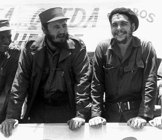 Mit seiner Revolution inspirierte Fidel Castro Generationen. Gemeinsam mit Che Guevara galt er auch für europäische Studenten und Intelektuelle als Vorbild (Archivbild: dpa)