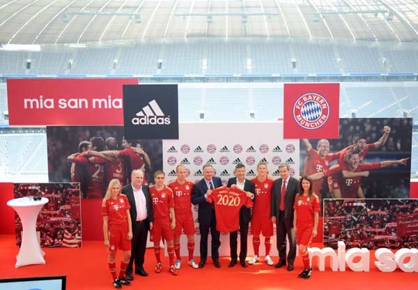 "Mia san Mia" ist das Motto des FC Bayern, das jetzt sogar einen Platz auf dem Trikot bekommen hat. Der Leitspruch ist im Kragen eingenäht.