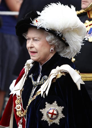 Die Queen wird am 21. April 2011 85 Jahre alt. Ihr Geburtstag ist der Auftakt zu einigen Feierlichkeiten innerhalb der britischen Königsfamilie: Acht Tage später heiraten William und Kate, im Juni wird Prinz Philip 90 Jahre alt und im Juli heiratet Enkelin Zara.