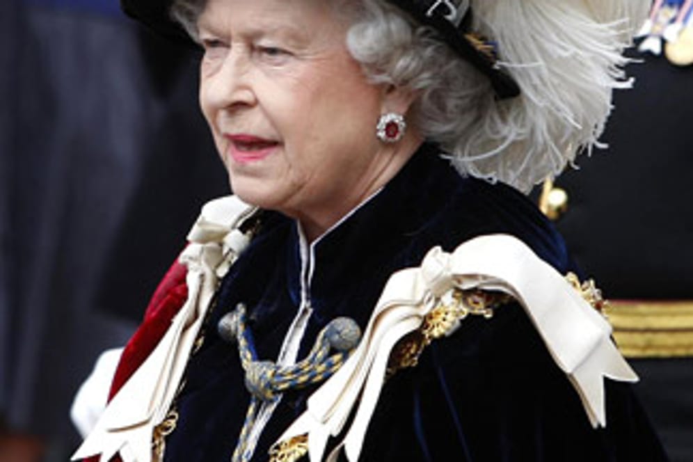 Die Queen wird am 21. April 2011 85 Jahre alt. Ihr Geburtstag ist der Auftakt zu einigen Feierlichkeiten innerhalb der britischen Königsfamilie: Acht Tage später heiraten William und Kate, im Juni wird Prinz Philip 90 Jahre alt und im Juli heiratet Enkelin Zara.
