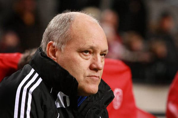 Martin Jol gehört auch zu der Kategorie "harter Hund". Der Niederländer würde der Söldner-Truppe des 1. FC Köln ganz schön Beine machen. Der Ex-HSV-Trainer hat seinen Job bei Ajax Amsterdam vorzeitig hingeschmissen und ist wieder auf Arbeitssuche. Außer drei niederländische Pokaltitel kann aber auch er noch keine großen Erfolge als Trainer vorweisen. Martin Jol gehört auch zu der Kategorie "harter Hund". Der Niederländer würde der Söldner-Truppe des 1. FC Köln ganz schön Beine machen. Der Ex-HSV-Trainer hat seinen Job bei Ajax Amsterdam vorzeitig hingeschmissen und ist wieder auf Arbeitssuche. Außer drei niederländische Pokaltitel kann aber auch er noch keine großen Erfolge als Trainer vorweisen.