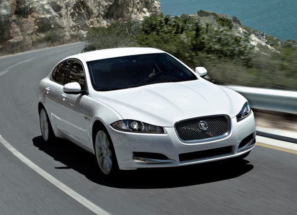 Ab sofort gibt es für den XF einen Vierzylinder-Diesel, der den Einstieg in die Jaguar-Welt deutlich vergünstig.