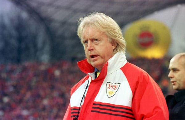Mit Winfried Schäfer ließ sich auch ein Trainer auf einen brisanten Wechsel ein. Nach erfolgreichen Jahren im Badischen beim Karlsruher SC übernahm 1998 das Ruder beim VfB Stuttgart. Die schwäbischen Fans waren sehr kritisch und gaben dem Ex-Gladbacher keine Chance. Nach nur fünf Monaten im Amt wurde Schäfer entlassen.