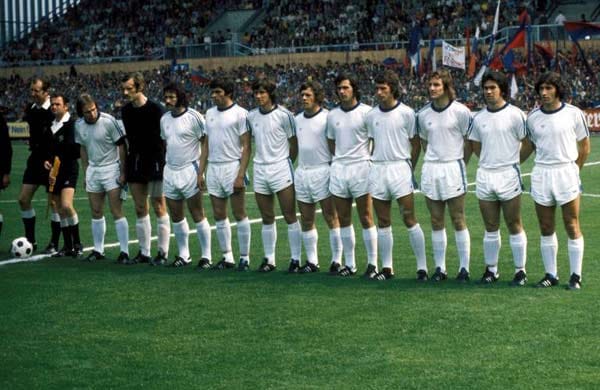 Da war die Bundesliga so nah: Das Team des FK Pirmasens vor dem Rückspiel um den Bundesliga-Aufstieg bei Bayer Uerdingen im Juni 1975